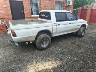 1998 Mitsubishi L200 III, белый, 700000 рублей, вид 3