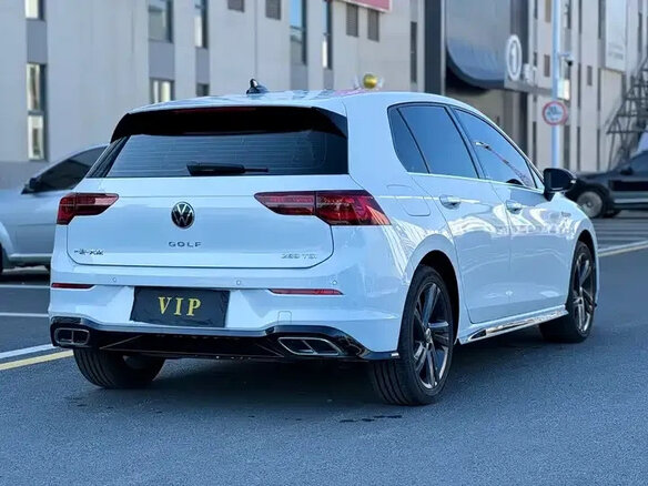 2024 Volkswagen Golf VIII Рестайлинг, белый - вид 3