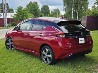 2018 Nissan Leaf II (ZE1), красный, 2100000 рублей, вид 3