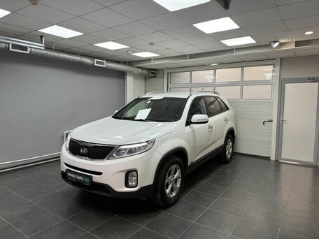 2018 Kia Sorento II Рестайлинг, белый, 1715000 рублей, вид 1
