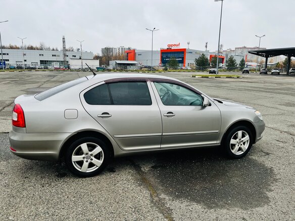 2011 Skoda Octavia II (A5) Рестайлинг, серый - вид 2