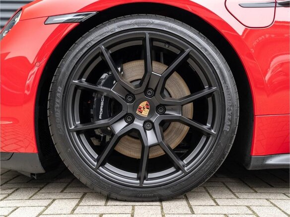 2026 Porsche Taycan GTS Sport Turismo I Рестайлинг, красный - вид 6
