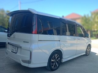 2021 Honda Stepwgn Spada V Рестайлинг, белый, 2790000 рублей, вид 4