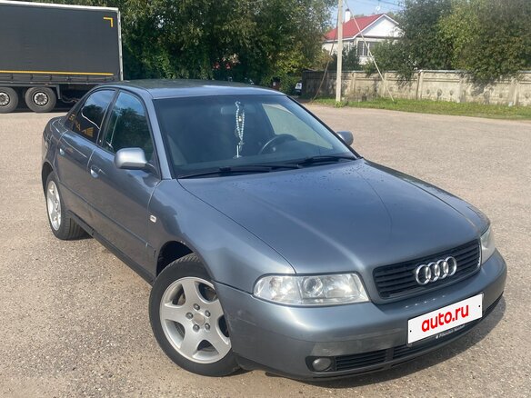 1999 Audi A4 I (B5) Рестайлинг, белый, 390000 рублей