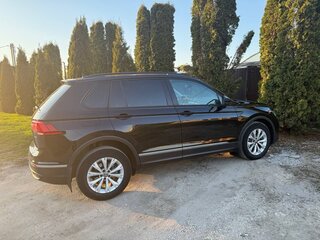 2021 Volkswagen Tiguan II Рестайлинг, чёрный, 3350000 рублей, вид 5