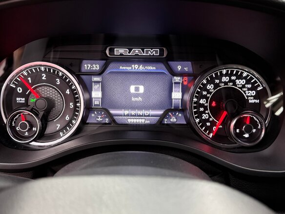 2018 Ram 1500 Crew Cab V, чёрный, 5800000 рублей - вид 11