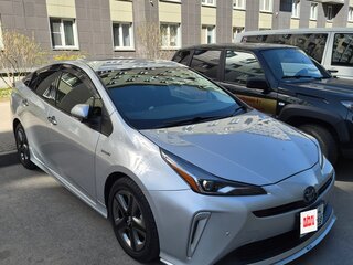 2019 Toyota Prius IV Рестайлинг (XW50), серебристый, 1785000 рублей, вид 1