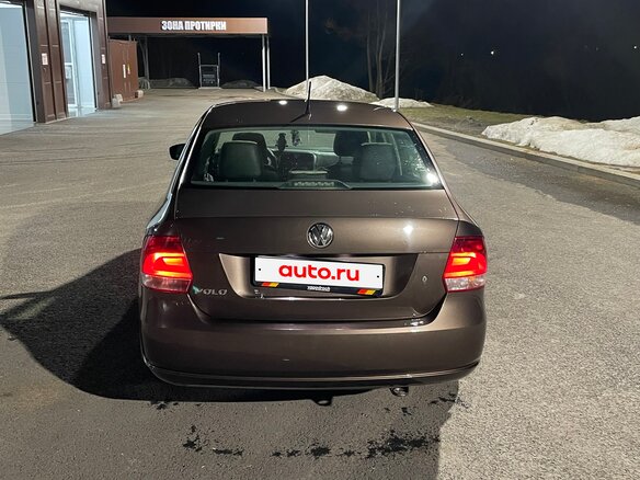 2015 Volkswagen Polo V, коричневый, 690000 рублей - вид 5