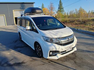 2015 Honda Stepwgn V, белый, 2200000 рублей, вид 3