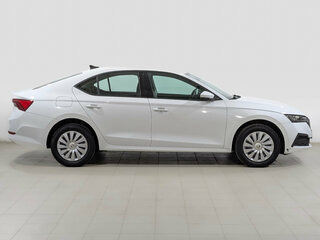 2021 Skoda Octavia IV (A8), белый, 2125000 рублей, вид 4