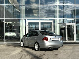 2017 Volkswagen Polo V Рестайлинг, серебристый, 829000 рублей, вид 4