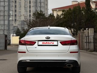 2019 Kia Optima IV Рестайлинг, белый, 1450000 рублей, вид 4
