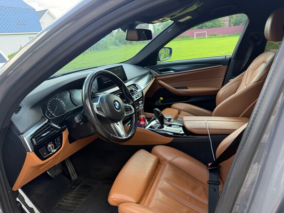 2021 BMW 5 серии 520d xDrive VII (G30/G31/G38) Рестайлинг, серый, 4000000 рублей - вид 4