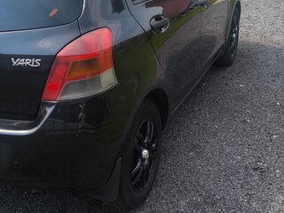 2009 Toyota Yaris II, чёрный, 600000 рублей, вид 4
