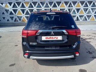 2015 Mitsubishi Outlander PHEV III Рестайлинг 2, чёрный, 1910000 рублей, вид 2