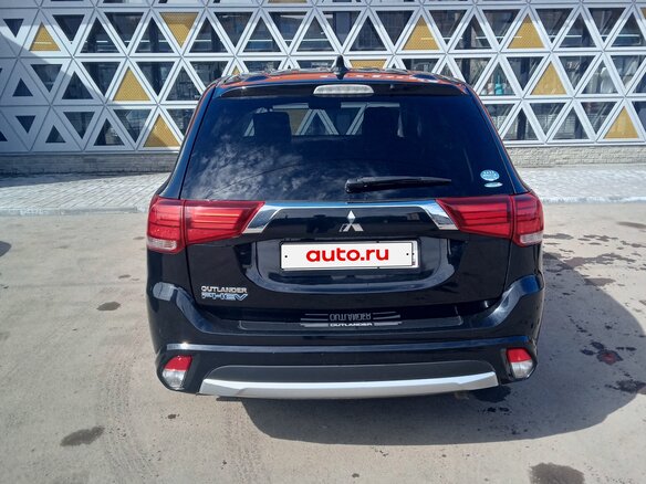 2015 Mitsubishi Outlander PHEV III Рестайлинг 2, чёрный - вид 1