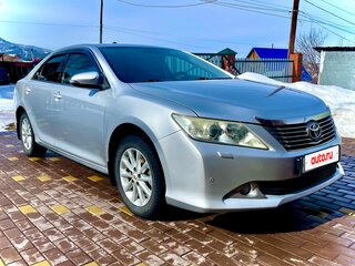 2012 Toyota Camry VII (XV50), серебристый, 1800000 рублей, вид 1