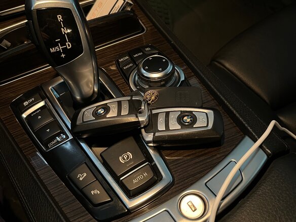 2013 BMW 7 серии Long 750Li xDrive V (F01/F02/F04) Рестайлинг, чёрный, 1750000 рублей - вид 15