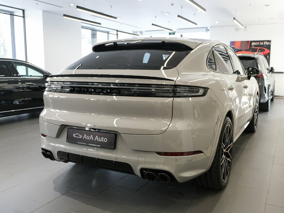 2026 Porsche Cayenne Coupé III Рестайлинг, серый, 20800000 рублей - вид 4