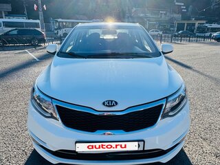 2015 Kia Rio III Рестайлинг, белый, 900000 рублей, вид 3