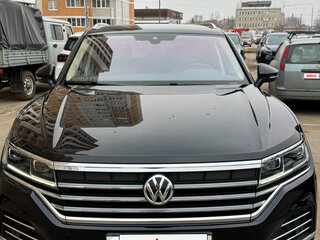 2020 Volkswagen Touareg III, чёрный, 4600000 рублей, вид 1