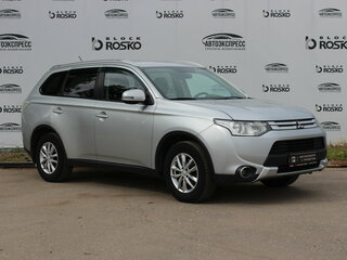 2014 Mitsubishi Outlander III Рестайлинг, серебристый, 1340000 рублей, вид 3