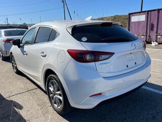2019 Mazda Axela III Рестайлинг, белый, 951010 рублей, вид 4