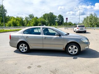 2011 Skoda Octavia DSG7 II (A5) Рестайлинг, серебристый, 620000 рублей, вид 4