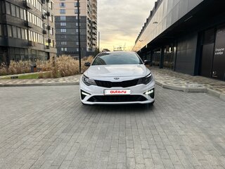 2019 Kia Optima IV Рестайлинг, белый, 1450000 рублей, вид 2