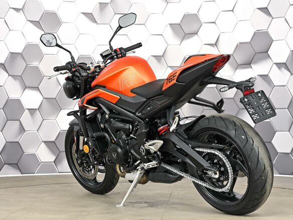 2025 Triumph Street Triple, оранжевый, 1289000 рублей - вид 7