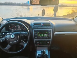 2013 Skoda Octavia II (A5) Рестайлинг, белый, 530000 рублей, вид 4