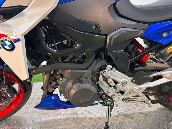 2024 BMW F 900 R, синий, 1150000 рублей - вид 22