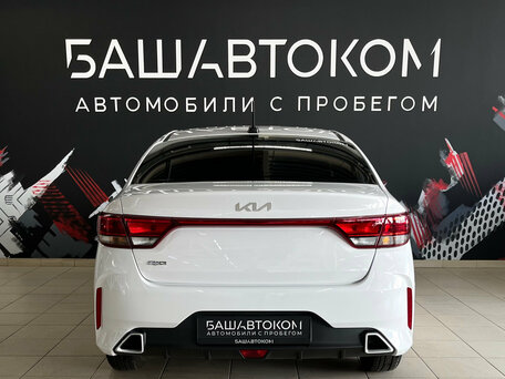 2021 Kia Rio IV Рестайлинг, белый, 1484000 рублей, вид 5