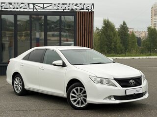 2014 Toyota Camry VII (XV50), белый, 1350000 рублей, вид 2