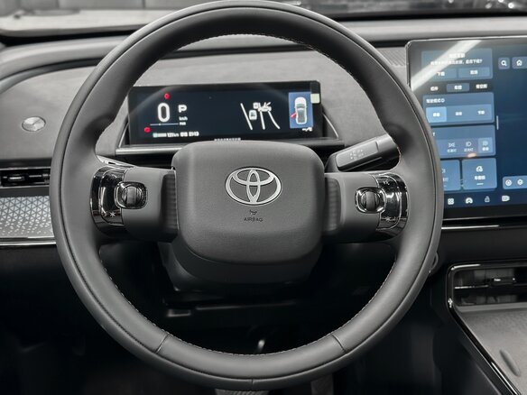 2026 Toyota bZ3X 58.3 kWh, серый, 2980000 рублей - вид 11