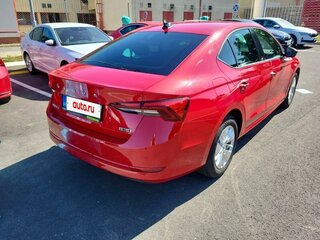 2021 Skoda Octavia IV (A8), красный, 2190000 рублей, вид 5