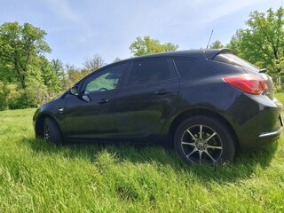 2013 Opel Astra J Рестайлинг, чёрный, 595000 рублей, вид 5