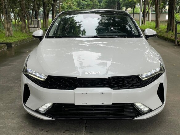 2023 Kia K5 III Рестайлинг, белый - вид 5