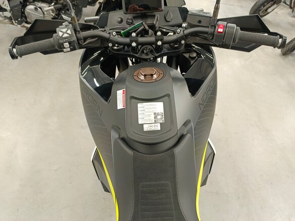 2023 Husqvarna Norden 901, серый, 1490000 рублей - вид 23