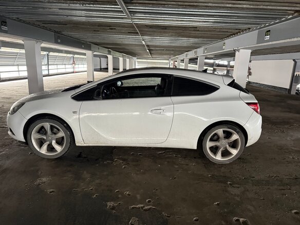 2012 Opel Astra GTC J Рестайлинг, белый, 650000 рублей - вид 2