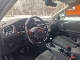 2018 Volkswagen Tiguan II, чёрный, 2250000 рублей, вид 5