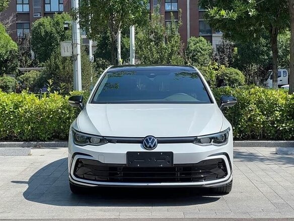 2022 Volkswagen Golf VIII, белый, 1900000 рублей