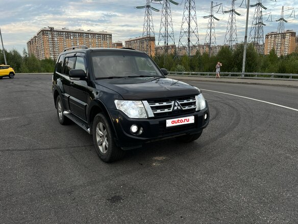 2012 Mitsubishi Pajero IV Рестайлинг 1, чёрный - вид 2