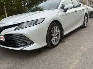 2019 Toyota Camry VIII (XV70), белый, 2850000 рублей, вид 4