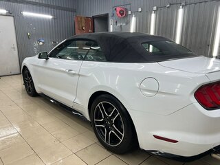 2017 Ford Mustang VI Рестайлинг, белый, 2600000 рублей, вид 3
