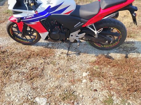 2015 Honda CBR 400R, красный, 420000 рублей, вид 1