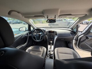 2011 Opel Astra J, белый, 700000 рублей, вид 5
