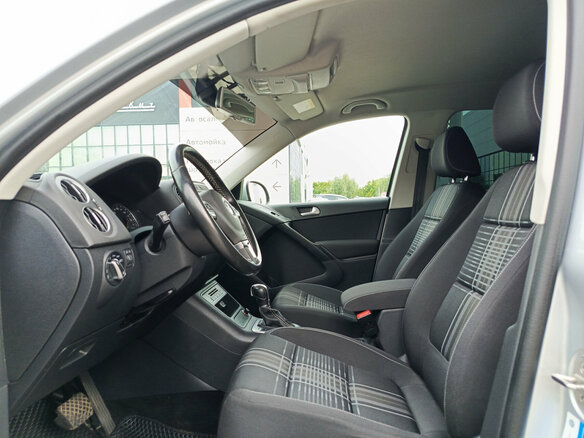 2016 Volkswagen Tiguan I Рестайлинг, серебристый - вид 15