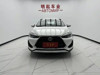 2022 Toyota Yaris IV, белый, 1142000 рублей, вид 2
