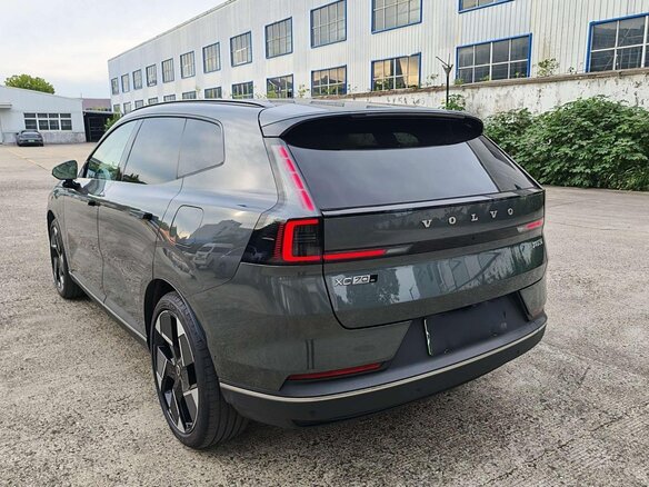 2025 Volvo XC70 III, серый, 6000000 рублей - вид 5